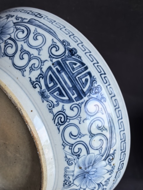 古玩陶瓷新仿清中期青花纏枝蓮紋盤真品鑒賞圖