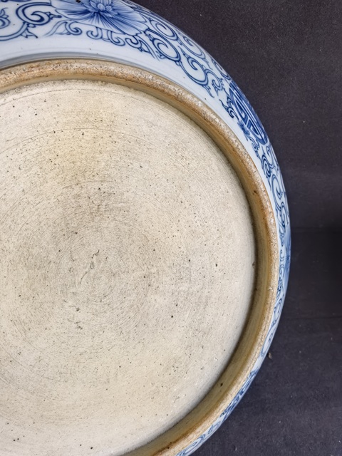 古玩陶瓷新仿清中期青花纏枝蓮紋盤真品鑒賞圖