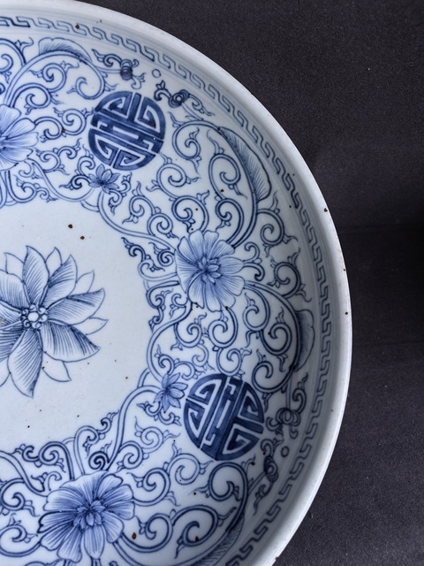 古玩陶瓷新仿清中期青花纏枝蓮紋盤真品鑒賞圖