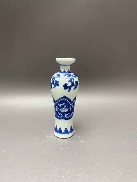 古玩陶瓷青花瓶真品鑒賞圖