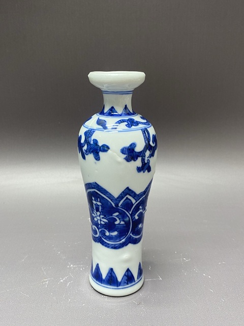 古玩陶瓷青花瓶真品鑒賞圖