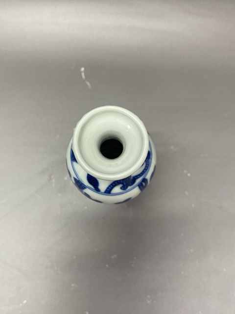 古玩陶瓷青花瓶真品鑒賞圖