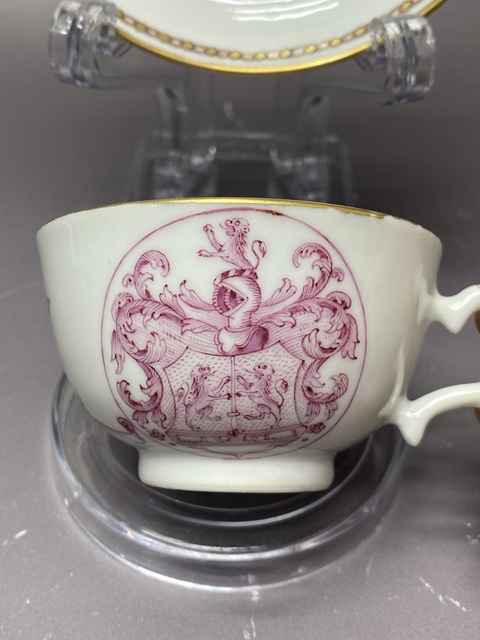 古玩陶瓷貴族·清乾隆胭脂紅徽章瓷·杯碟拍賣，當前價格3200元