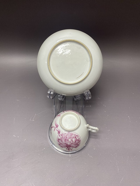 古玩陶瓷貴族·清乾隆胭脂紅徽章瓷·杯碟拍賣，當前價格3200元