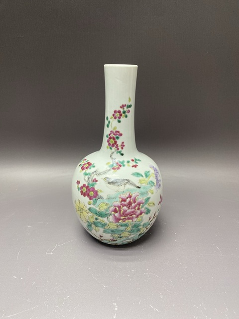 古玩陶瓷花鳥紋粉彩天球瓶真品鑒賞圖