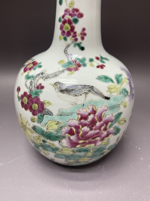 古玩陶瓷花鳥紋粉彩天球瓶真品鑒賞圖