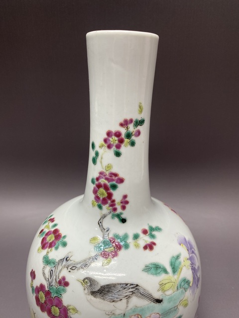 古玩陶瓷花鳥紋粉彩天球瓶真品鑒賞圖