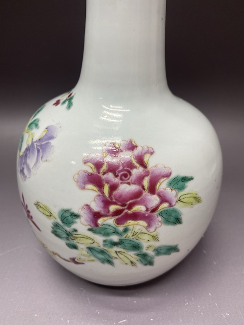 古玩陶瓷花鳥紋粉彩天球瓶真品鑒賞圖