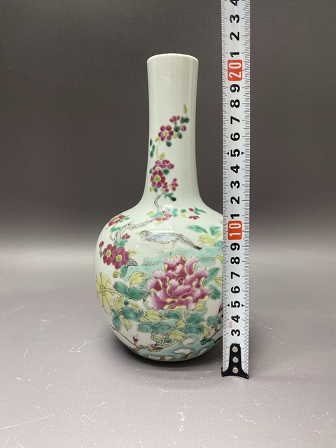 古玩陶瓷花鳥紋粉彩天球瓶真品鑒賞圖