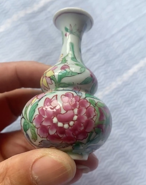 古玩陶瓷粉彩花卉紋葫蘆瓶真品鑒賞圖