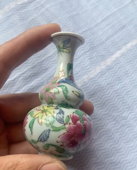 古玩陶瓷粉彩花卉紋葫蘆瓶真品鑒賞圖