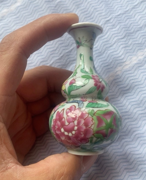 古玩陶瓷粉彩花卉紋葫蘆瓶真品鑒賞圖