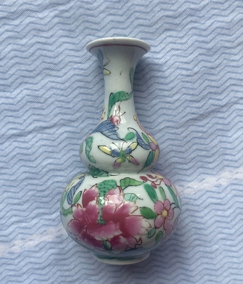 古玩陶瓷粉彩花卉紋葫蘆瓶真品鑒賞圖