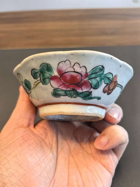 古玩陶瓷粉彩花卉紋碗真品鑒賞圖