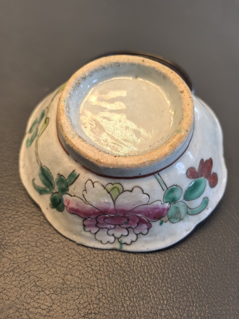 古玩陶瓷粉彩花卉紋碗真品鑒賞圖