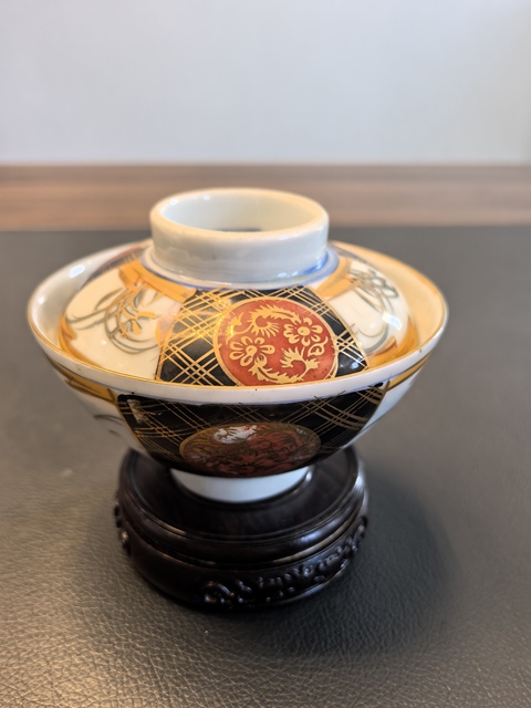 古玩陶瓷彩繪花卉紋茶碗真品鑒賞圖