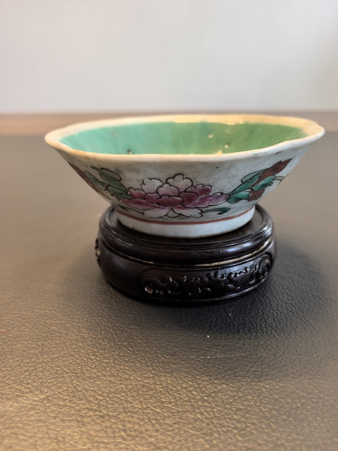 古玩陶瓷粉彩花卉紋貢碗真品鑒賞圖