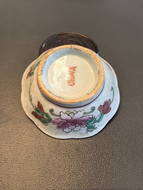 古玩陶瓷粉彩花卉紋貢碗真品鑒賞圖