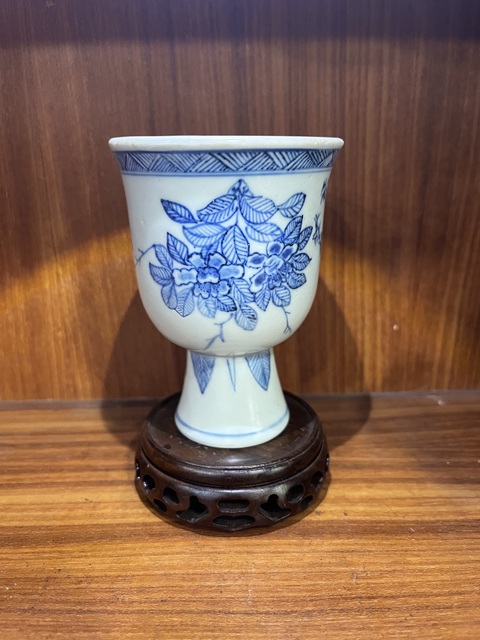 古玩陶瓷青花花卉山水紋高足杯真品鑒賞圖