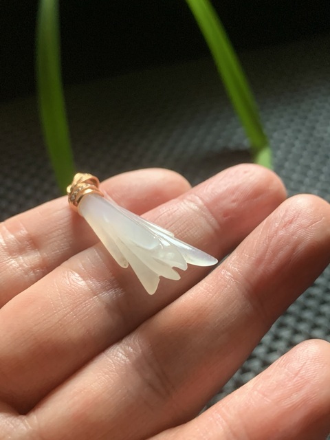 古玩玉器翡翠雕“花形墜飾”真品鑒賞圖