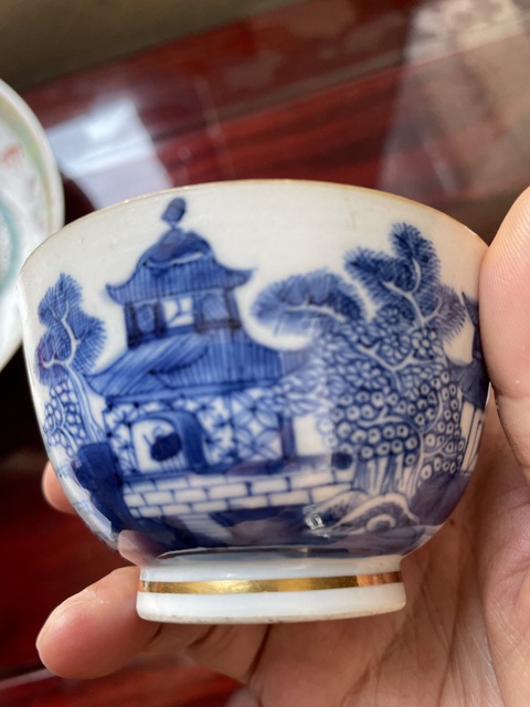 古玩陶瓷乾隆·青花描金山水人物紋杯碟一套 真品鑒賞圖