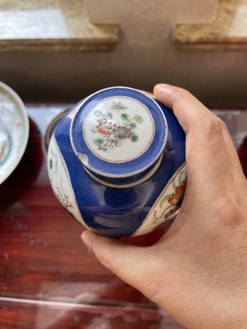 古玩陶瓷清晚·灑藍釉開窗五彩山水人物紋蓋罐 真品鑒賞圖