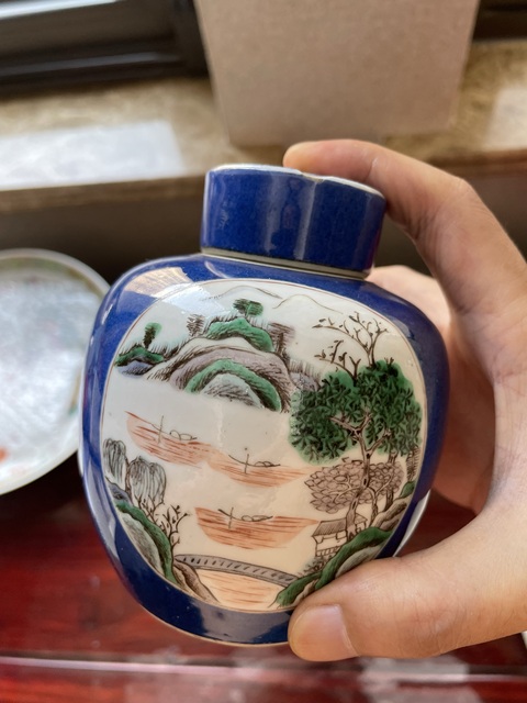 古玩陶瓷清晚·灑藍釉開窗五彩山水人物紋蓋罐 真品鑒賞圖