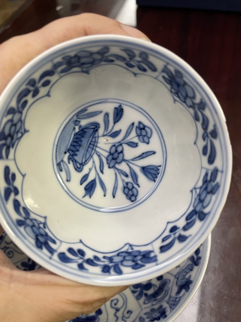 古玩陶瓷康熙·青花開窗花卉紋杯碟一套 真品鑒賞圖