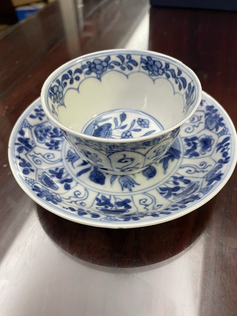 古玩陶瓷康熙·青花開窗花卉紋杯碟一套 真品鑒賞圖