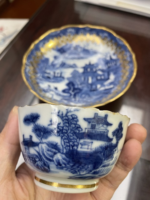 古玩陶瓷乾隆·青花描金山水人物紋花口杯碟一套 真品鑒賞圖