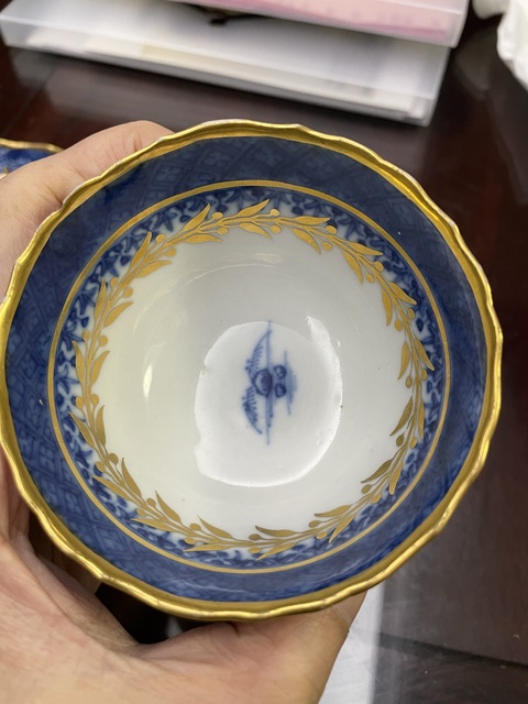 古玩陶瓷乾隆·青花描金山水人物紋花口杯碟一套 真品鑒賞圖