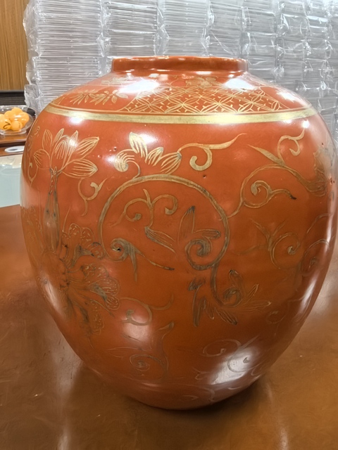 古玩陶瓷珊瑚紅描金花卉紋罐真品鑒賞圖