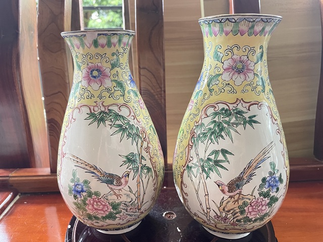古玩雜項(xiàng)銅胎琺瑯彩花瓶。真品鑒賞圖