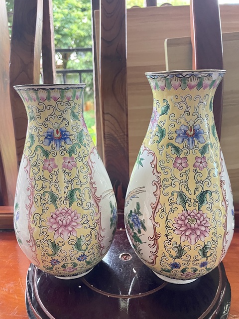古玩雜項(xiàng)銅胎琺瑯彩花瓶。真品鑒賞圖