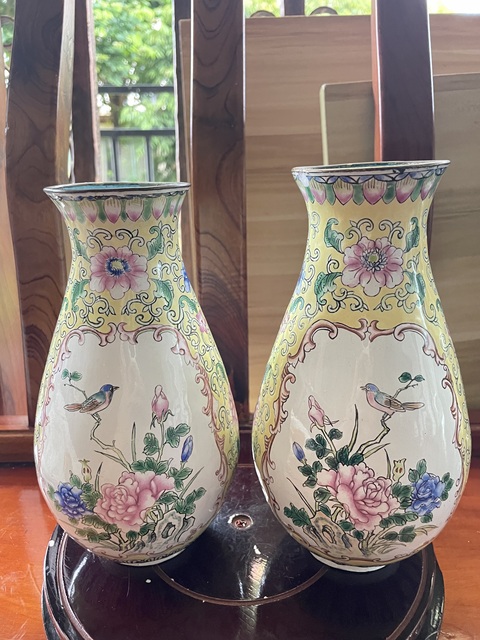 古玩雜項(xiàng)銅胎琺瑯彩花瓶。真品鑒賞圖