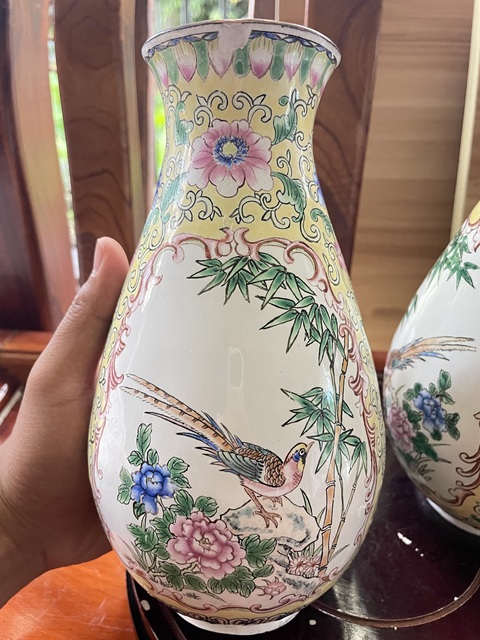 古玩雜項(xiàng)銅胎琺瑯彩花瓶。真品鑒賞圖