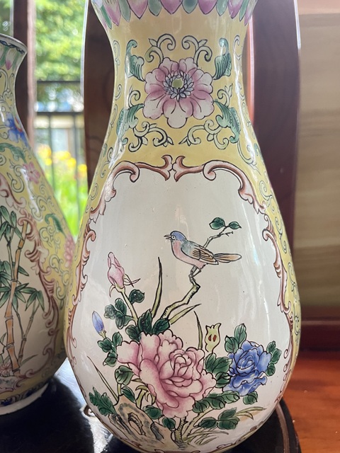 古玩雜項(xiàng)銅胎琺瑯彩花瓶。真品鑒賞圖