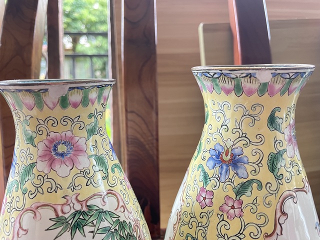 古玩雜項(xiàng)銅胎琺瑯彩花瓶。真品鑒賞圖