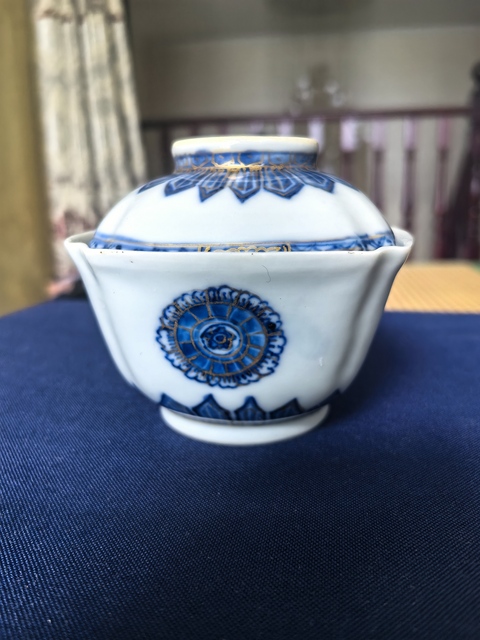 古玩陶瓷青花描金花卉紋蓋碗真品鑒賞圖