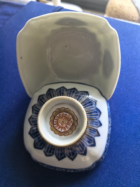 古玩陶瓷青花描金四方倭角花卉紋蓋杯真品鑒賞圖