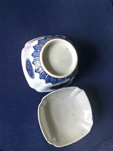 古玩陶瓷青花描金四方倭角花卉紋蓋杯真品鑒賞圖