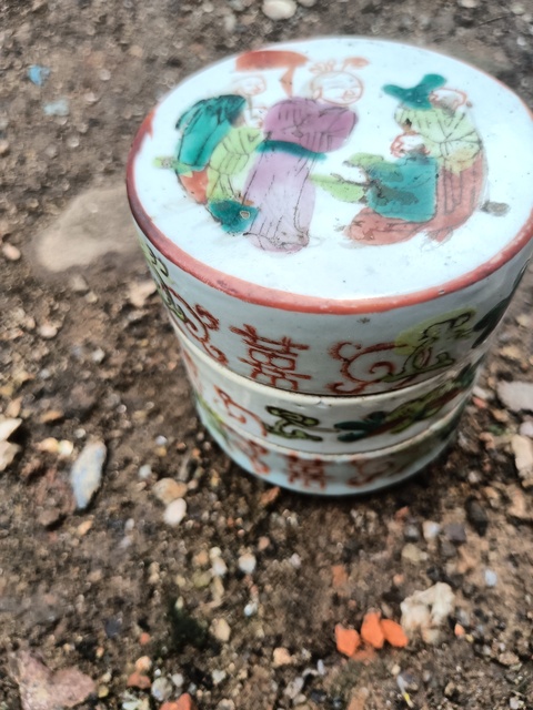 古玩陶瓷粉彩疊盒真品鑒賞圖