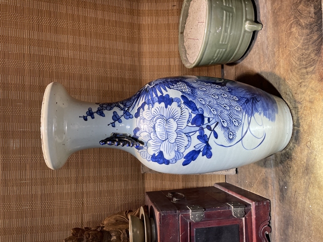 古玩陶瓷花鳥紋青花瓶真品鑒賞圖