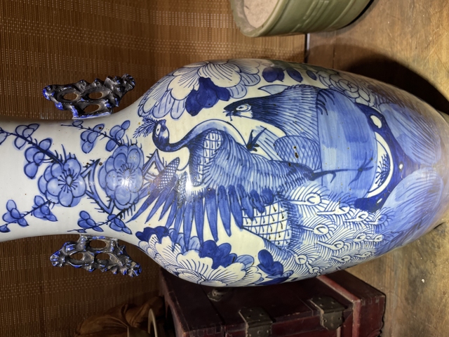 古玩陶瓷花鳥紋青花瓶真品鑒賞圖