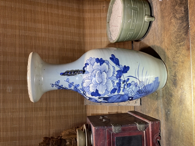 古玩陶瓷花鳥紋青花瓶真品鑒賞圖