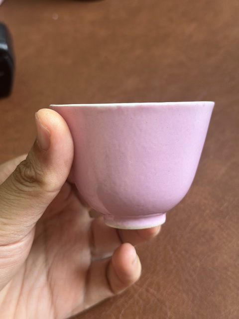 古玩陶瓷紅釉杯真品鑒賞圖