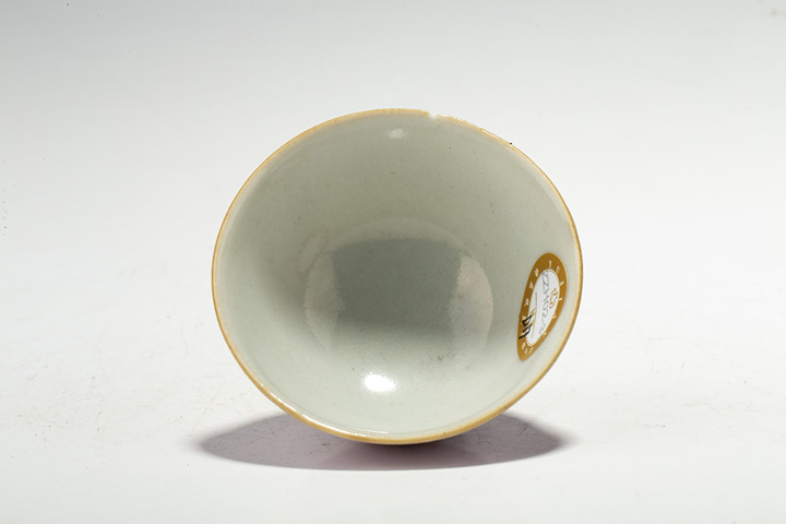 古玩陶瓷清中·胭脂紅花卉紋杯真品鑒賞圖