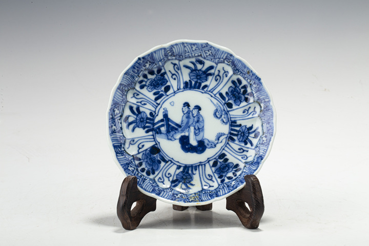 古玩陶瓷清康熙·青花二喬人物紋花口碟一對拍賣，當(dāng)前價(jià)格158元