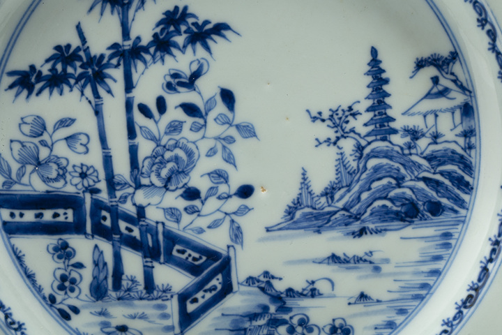 古玩陶瓷清康熙·青花山水花卉紋折沿盤真品鑒賞圖