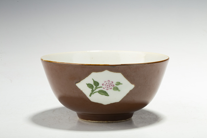 古玩陶瓷民國·紫金釉開窗花卉紋碗真品鑒賞圖